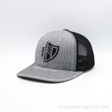Merkstijl mesh grijze geborduurde trucker hoed